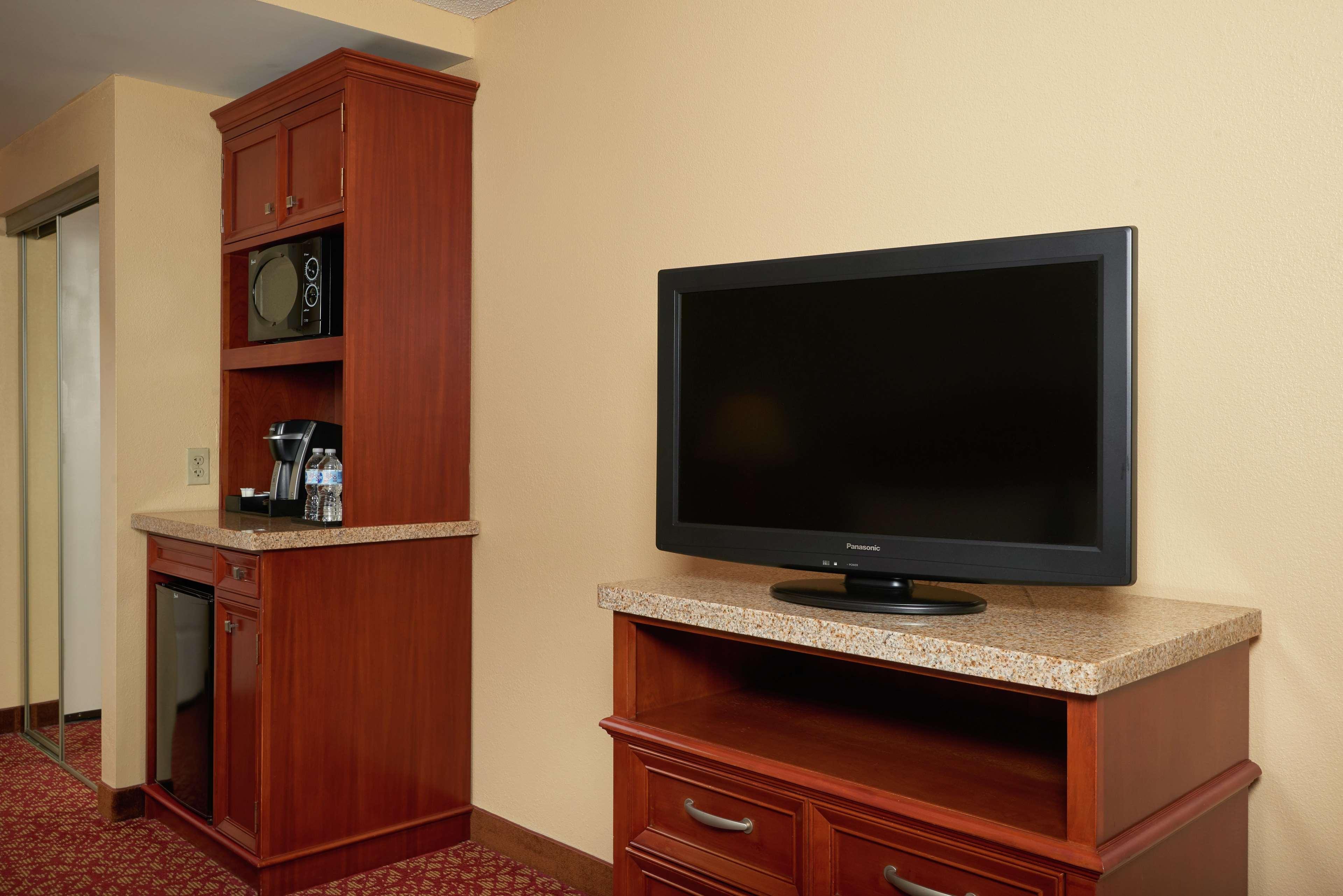 Hilton Garden Inn Newport News Kültér fotó