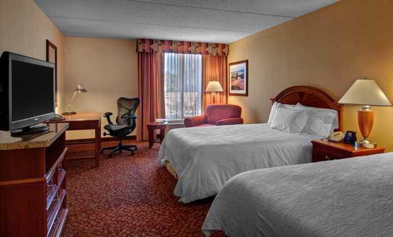 Hilton Garden Inn Newport News Kültér fotó