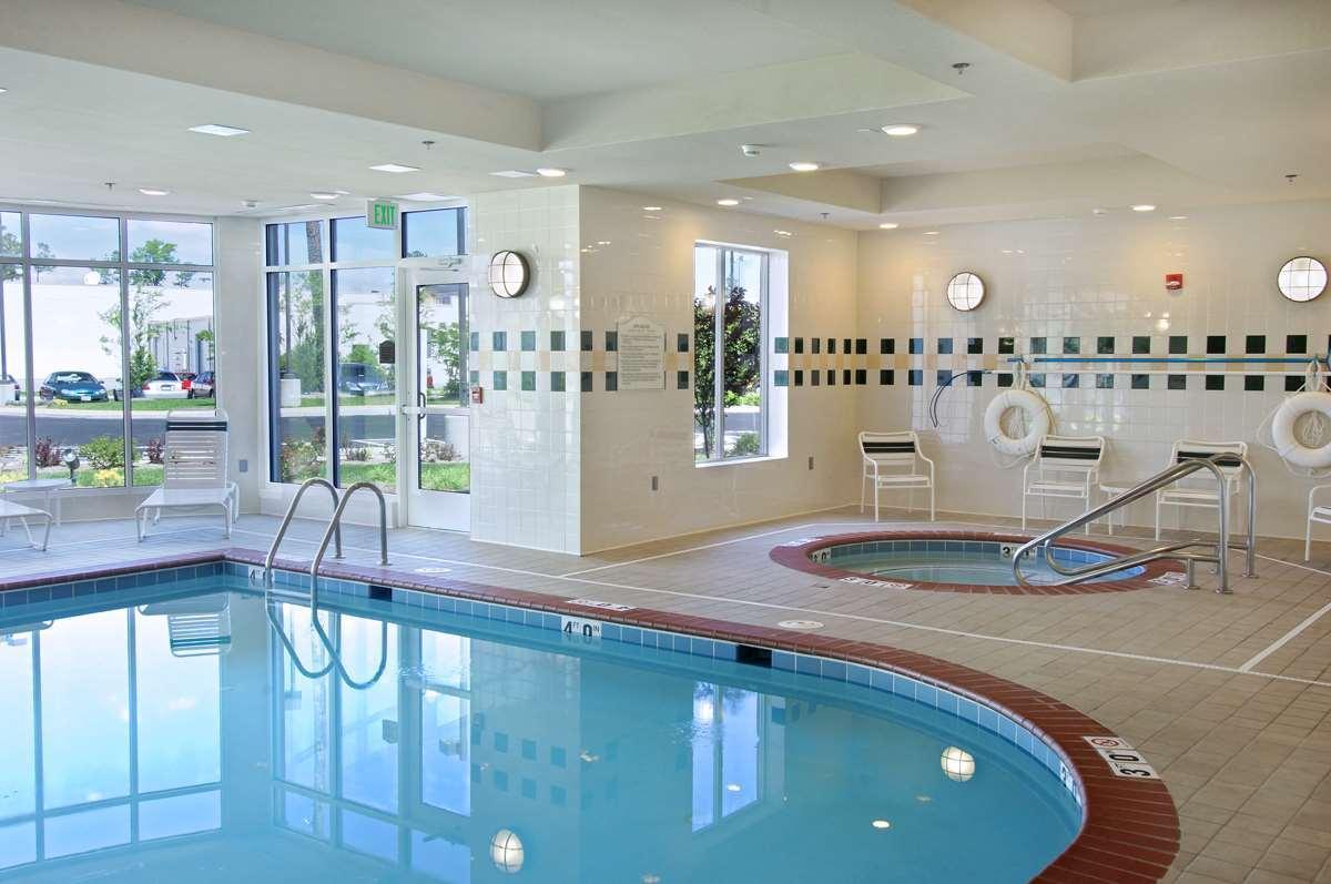 Hilton Garden Inn Newport News Kültér fotó