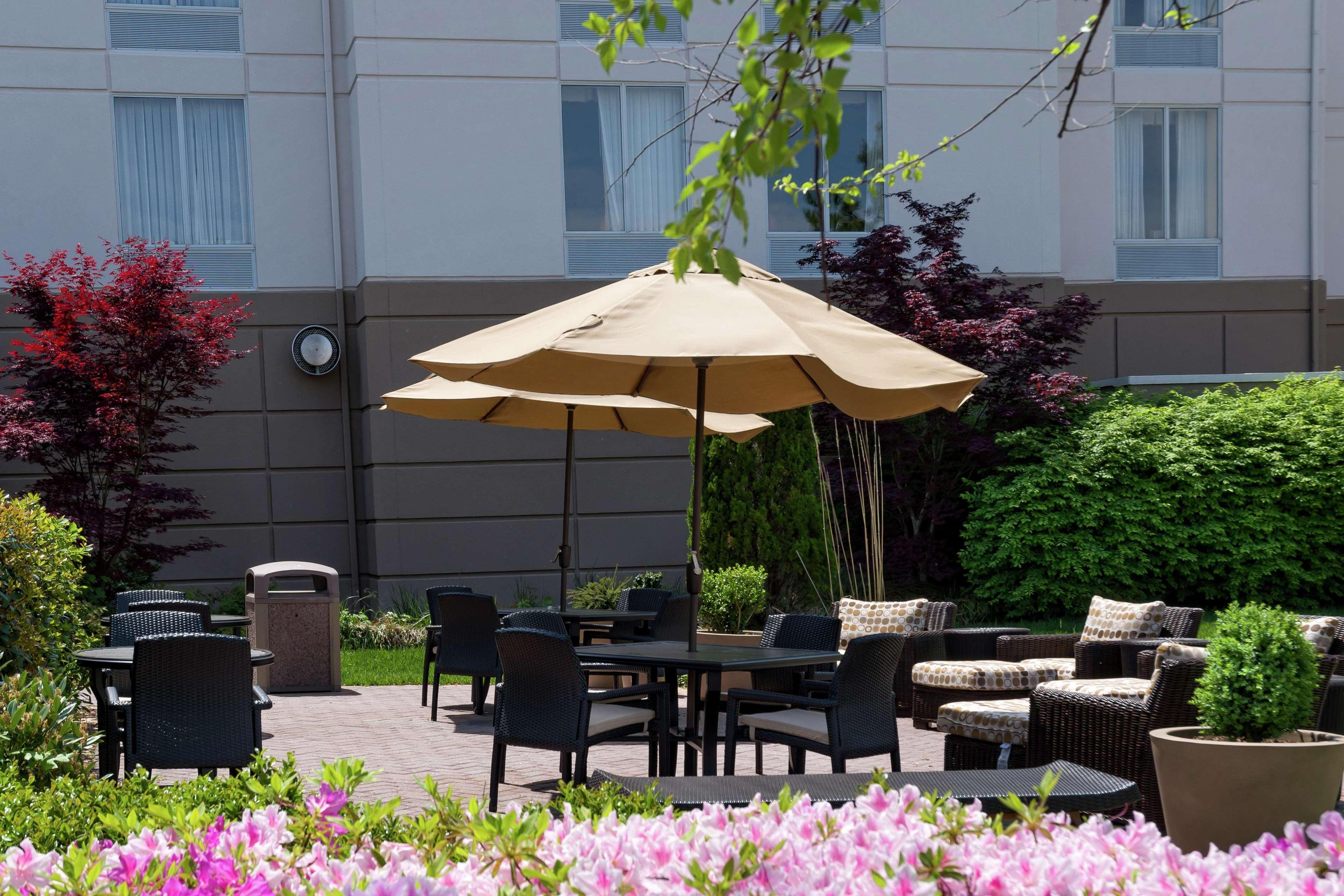 Hilton Garden Inn Newport News Kültér fotó