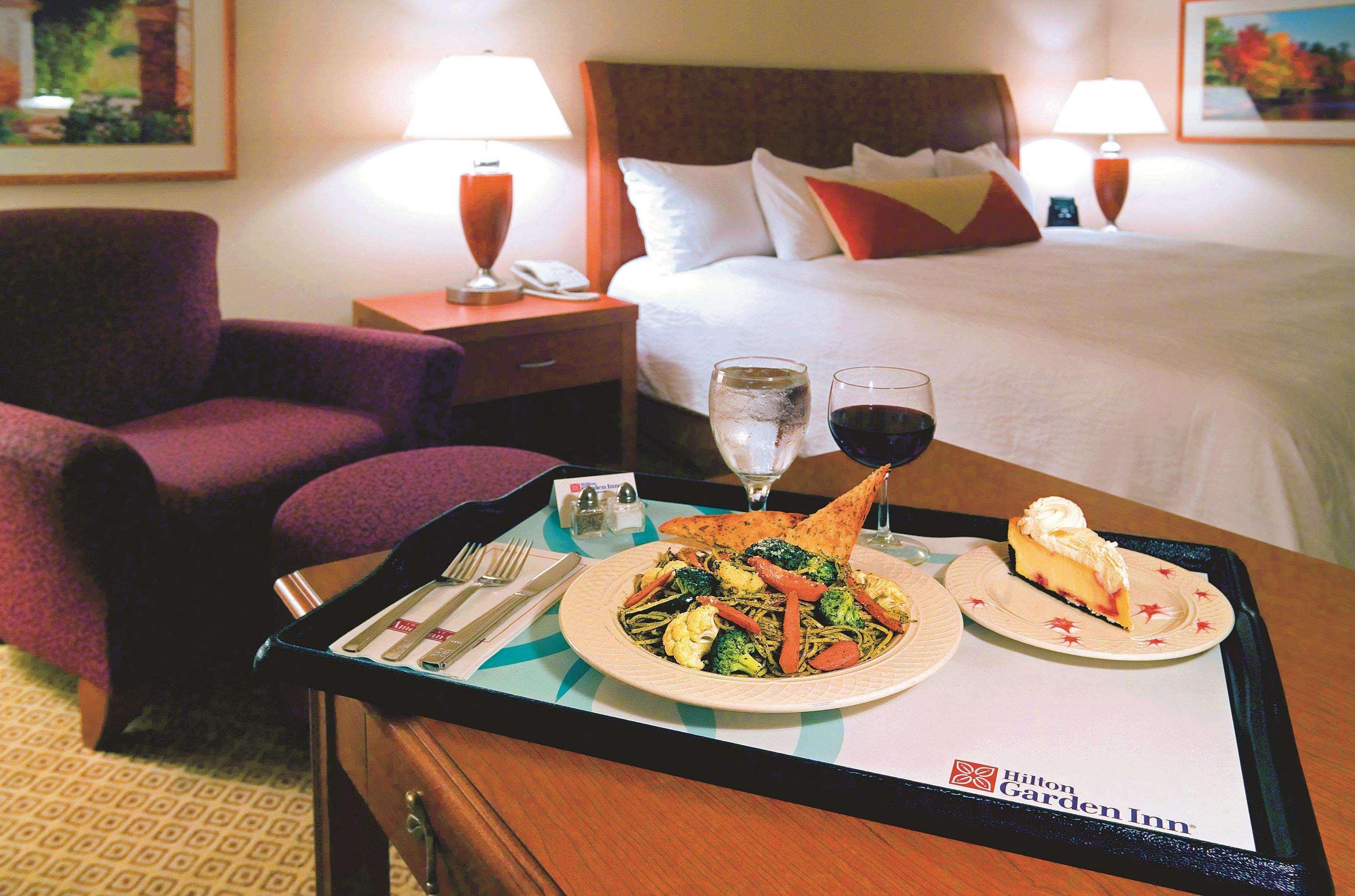 Hilton Garden Inn Newport News Kültér fotó