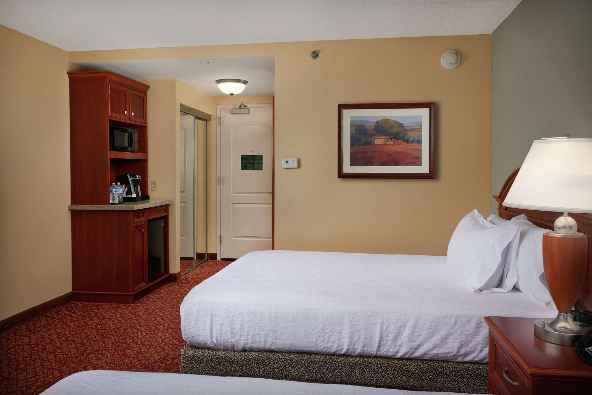 Hilton Garden Inn Newport News Kültér fotó