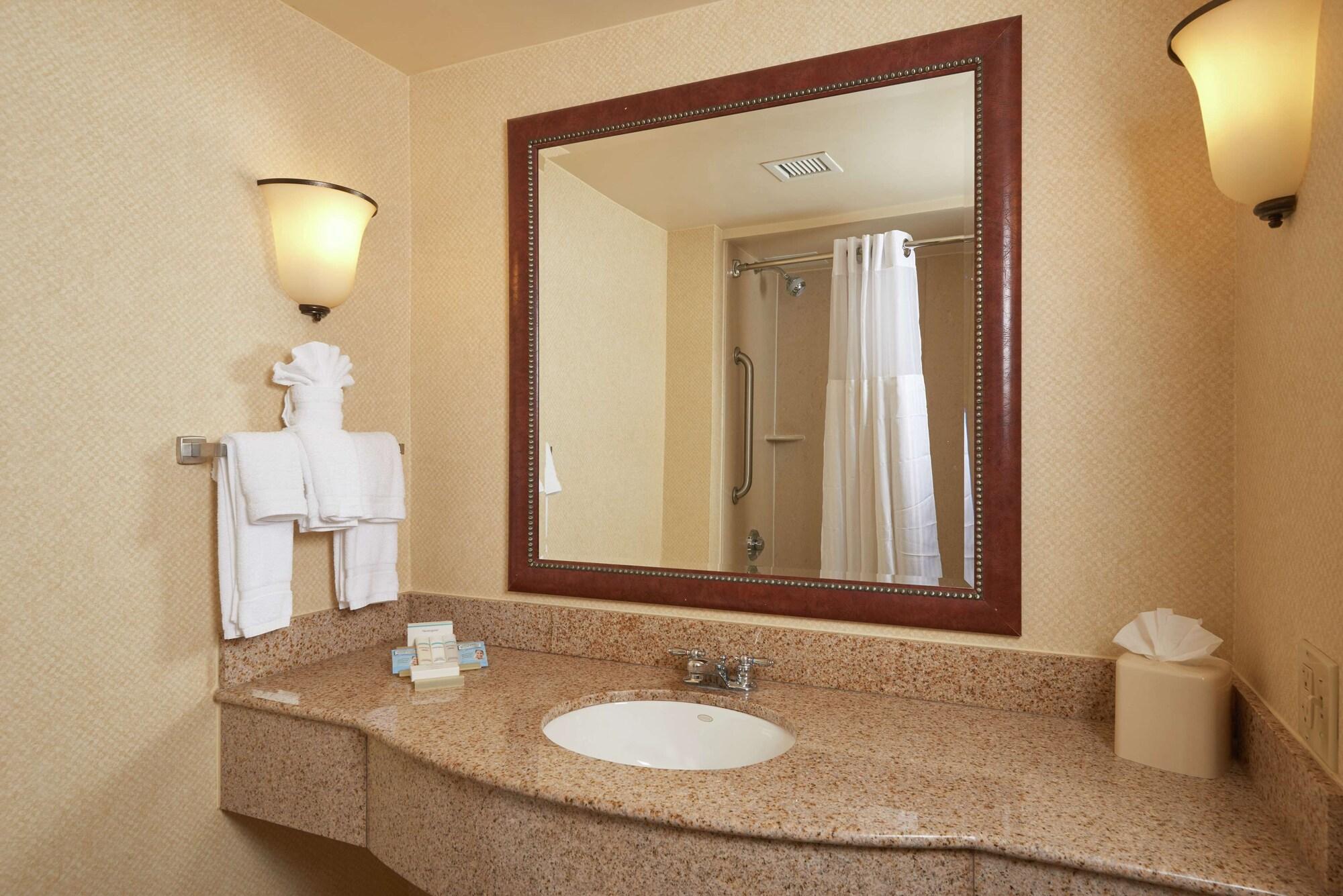 Hilton Garden Inn Newport News Kültér fotó