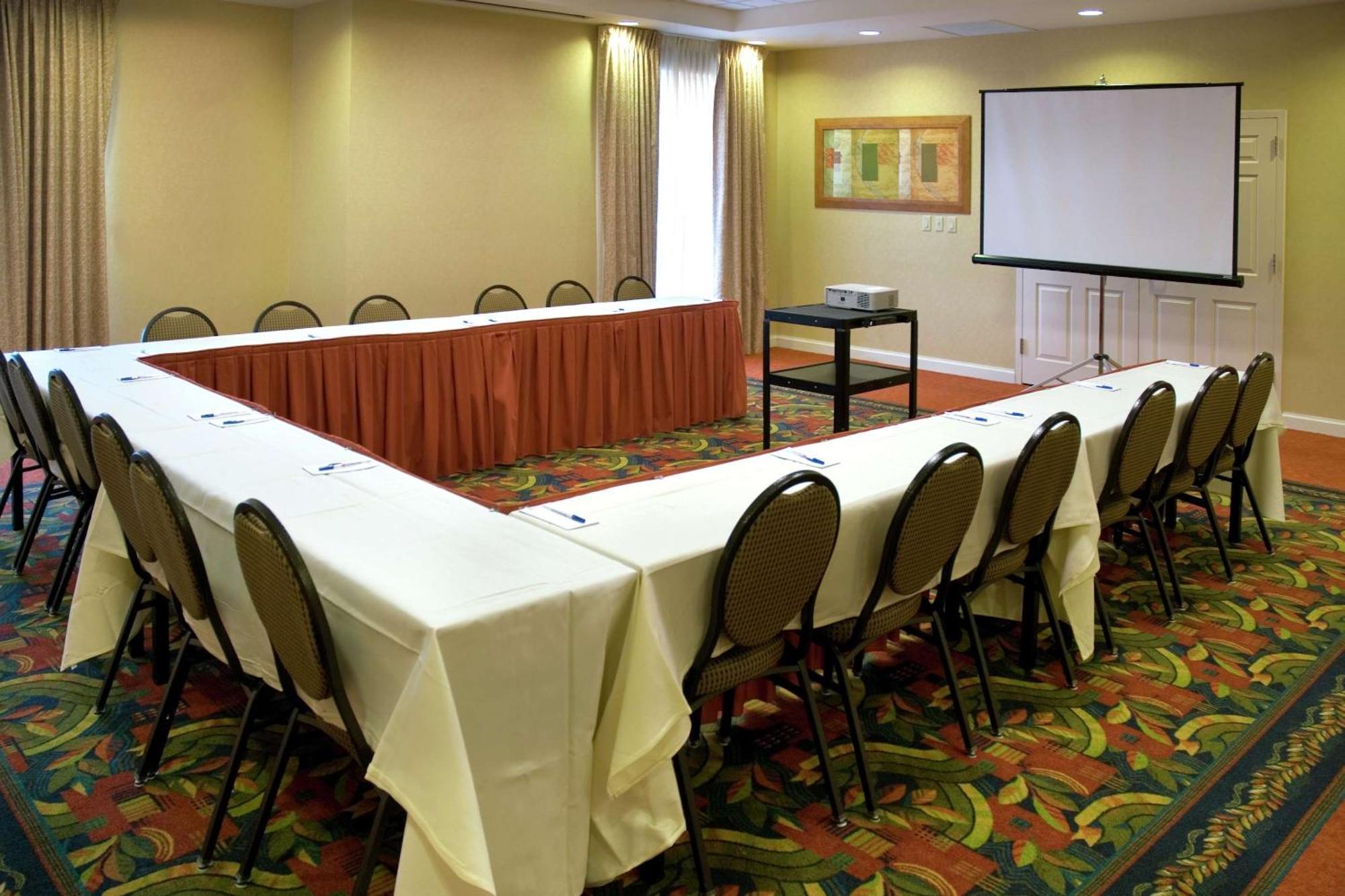 Hilton Garden Inn Newport News Kültér fotó