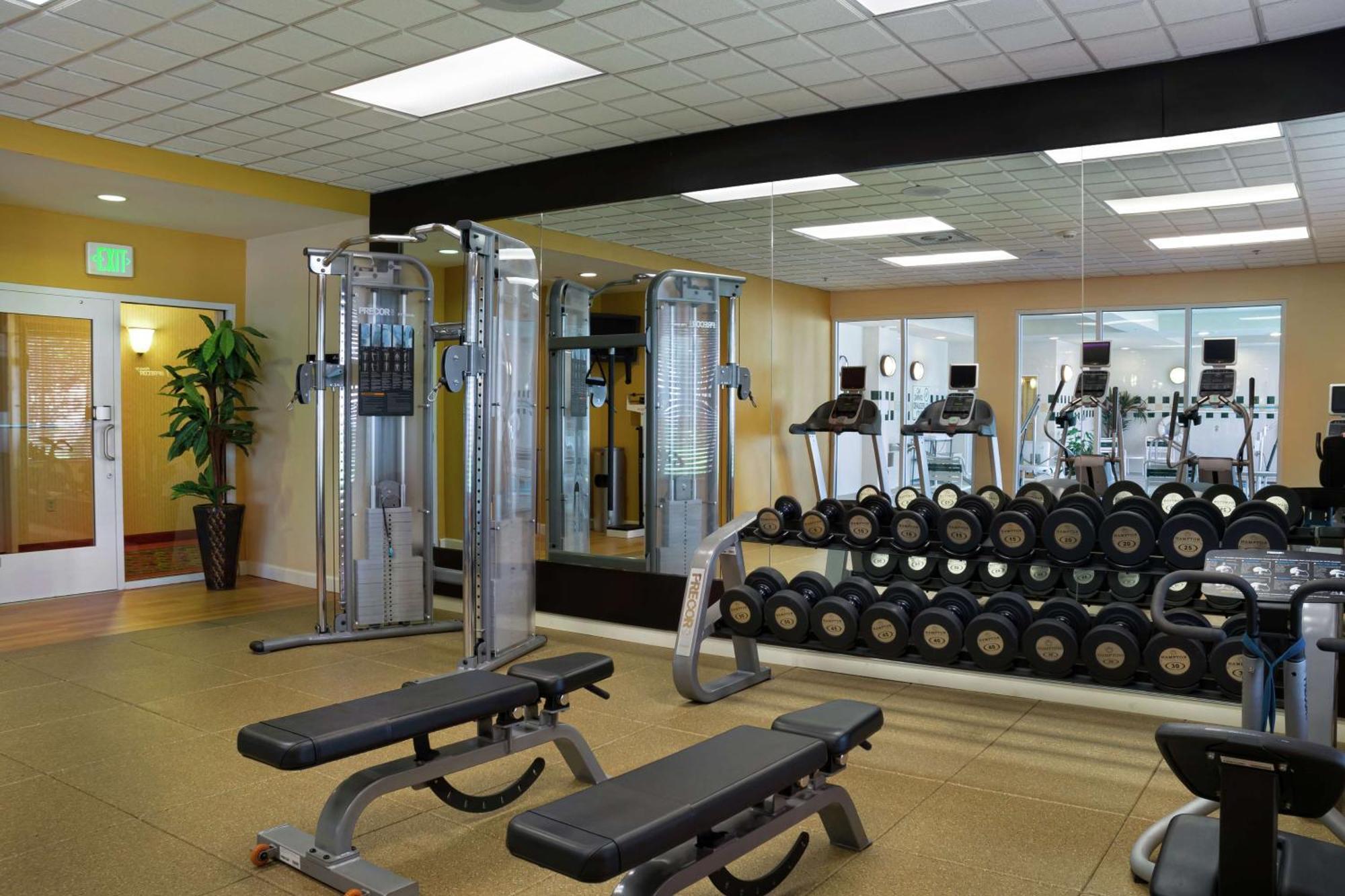 Hilton Garden Inn Newport News Kültér fotó