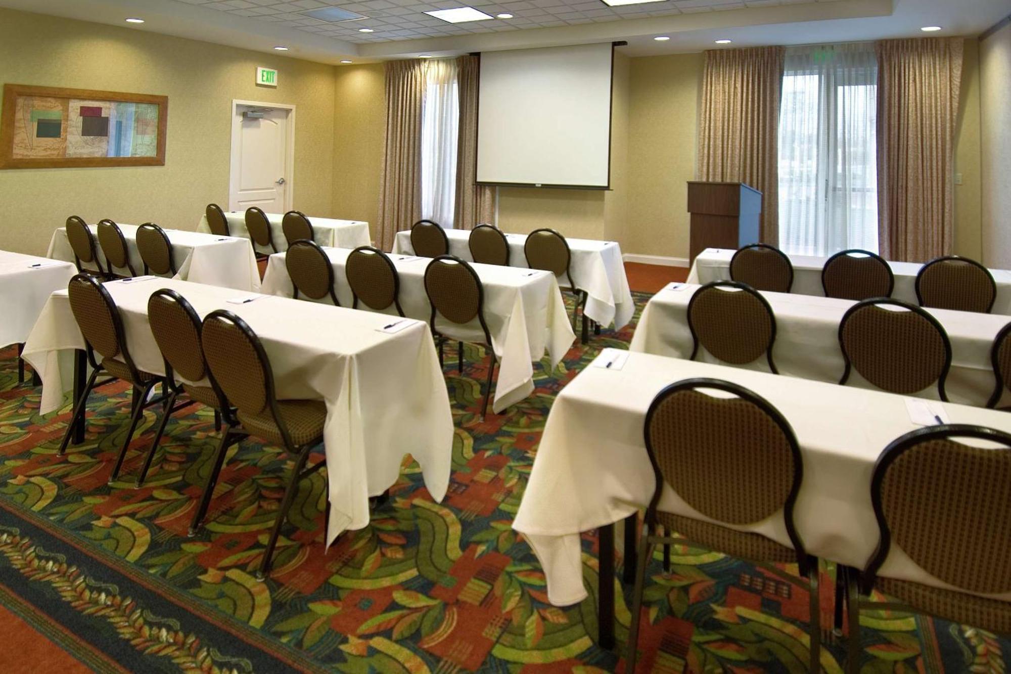 Hilton Garden Inn Newport News Kültér fotó