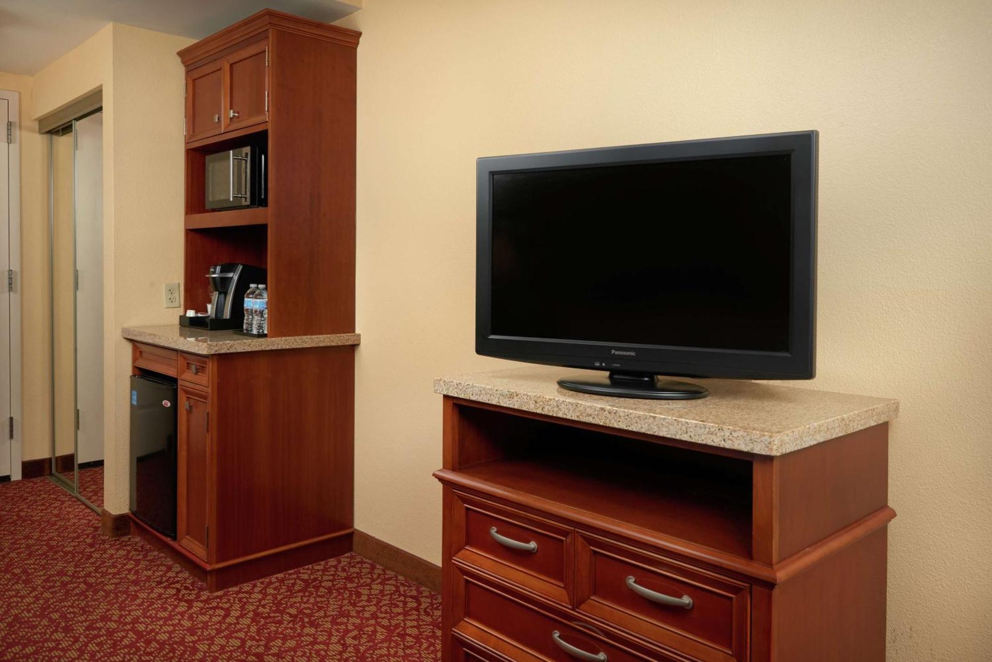 Hilton Garden Inn Newport News Kültér fotó