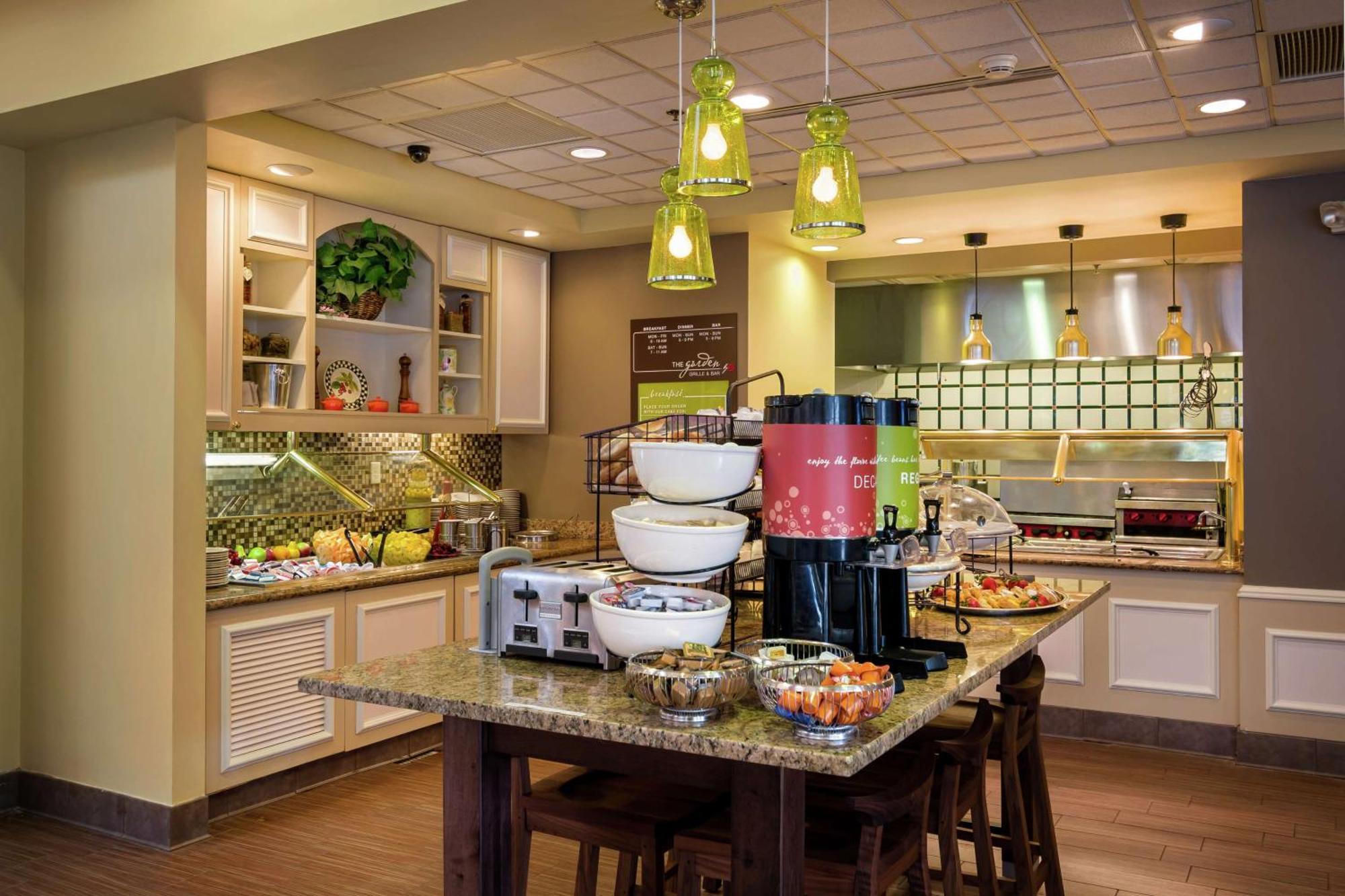 Hilton Garden Inn Newport News Kültér fotó
