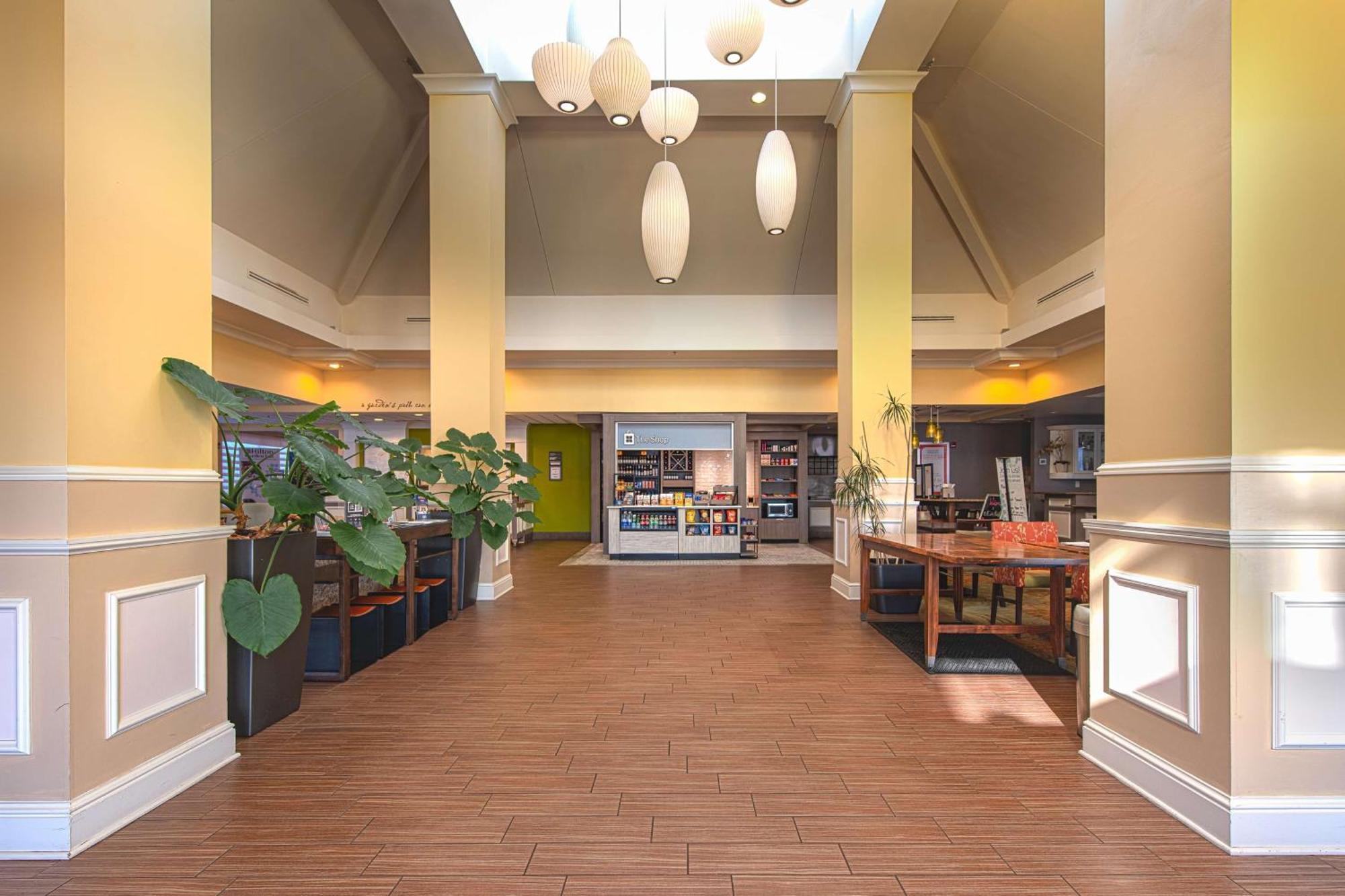 Hilton Garden Inn Newport News Kültér fotó